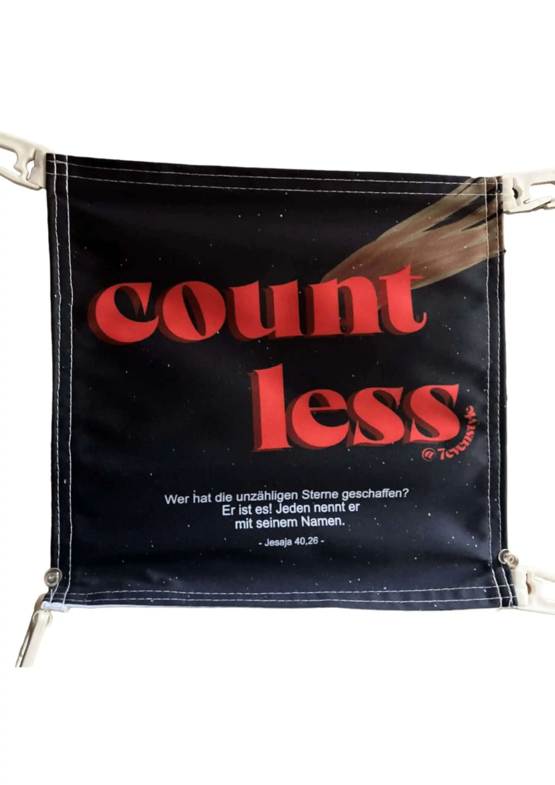 Erinnerung an Gottes Schöpfung mit Bibelvers auf christlicher Fahne.