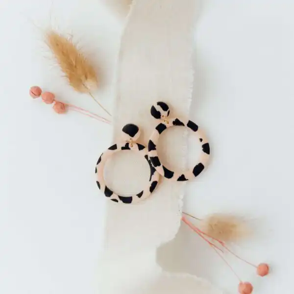 Stylische Leoparden-Ohrringe für Damen, trendige Modeschmuck, Geschenkidee, christliche Marken.