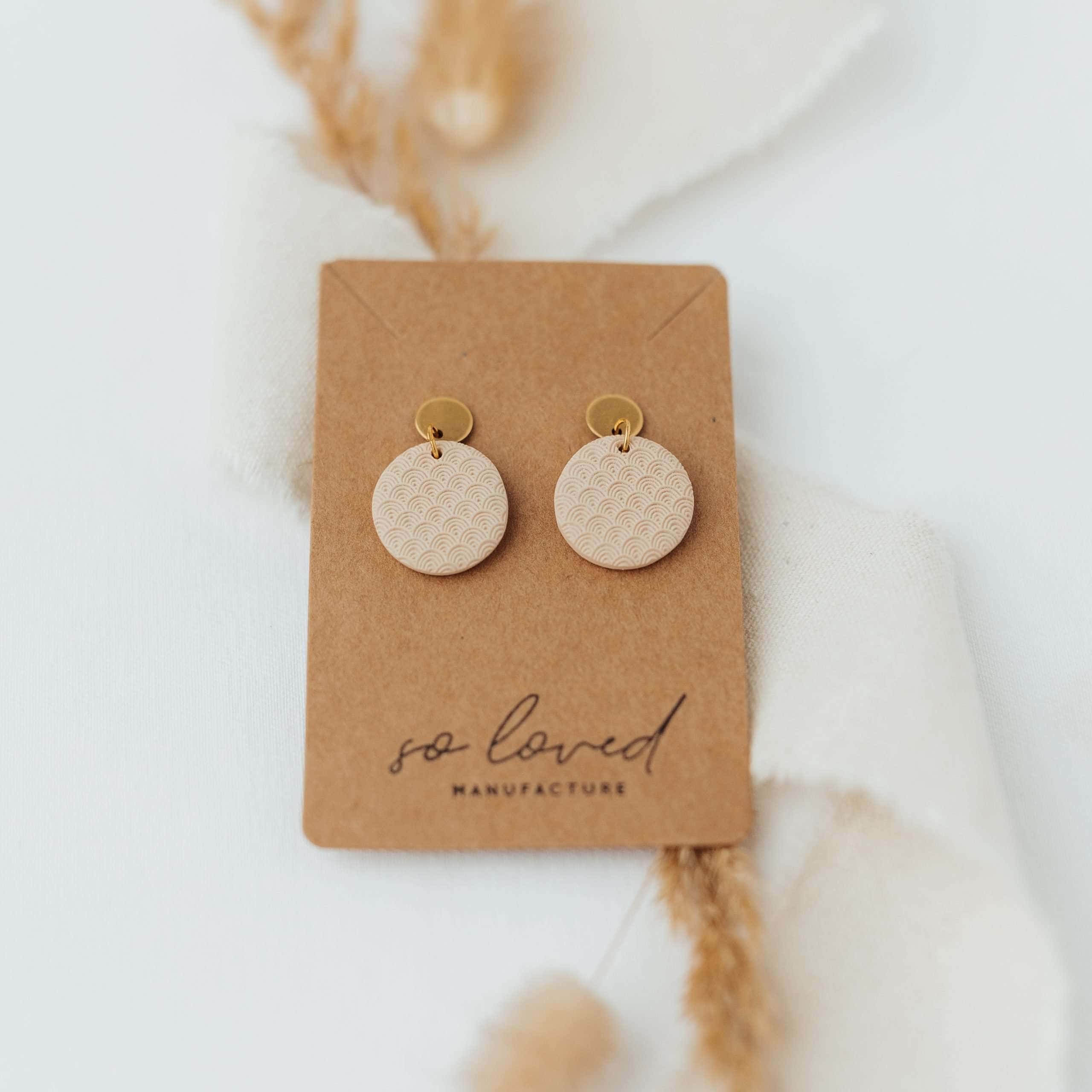 Pure Moon | Christliche Ohrringe – Polymer Edelstahl – beige 4 Schöne goldene und weiße Kristallschmuck Ohrringe auf Brown Karte, Geschenkartikel.