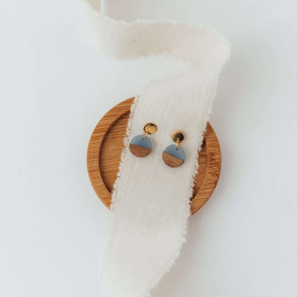 Elegante Änderungen: Christliche Schmuck-Ohrringe mit Holz-Design für Damen.