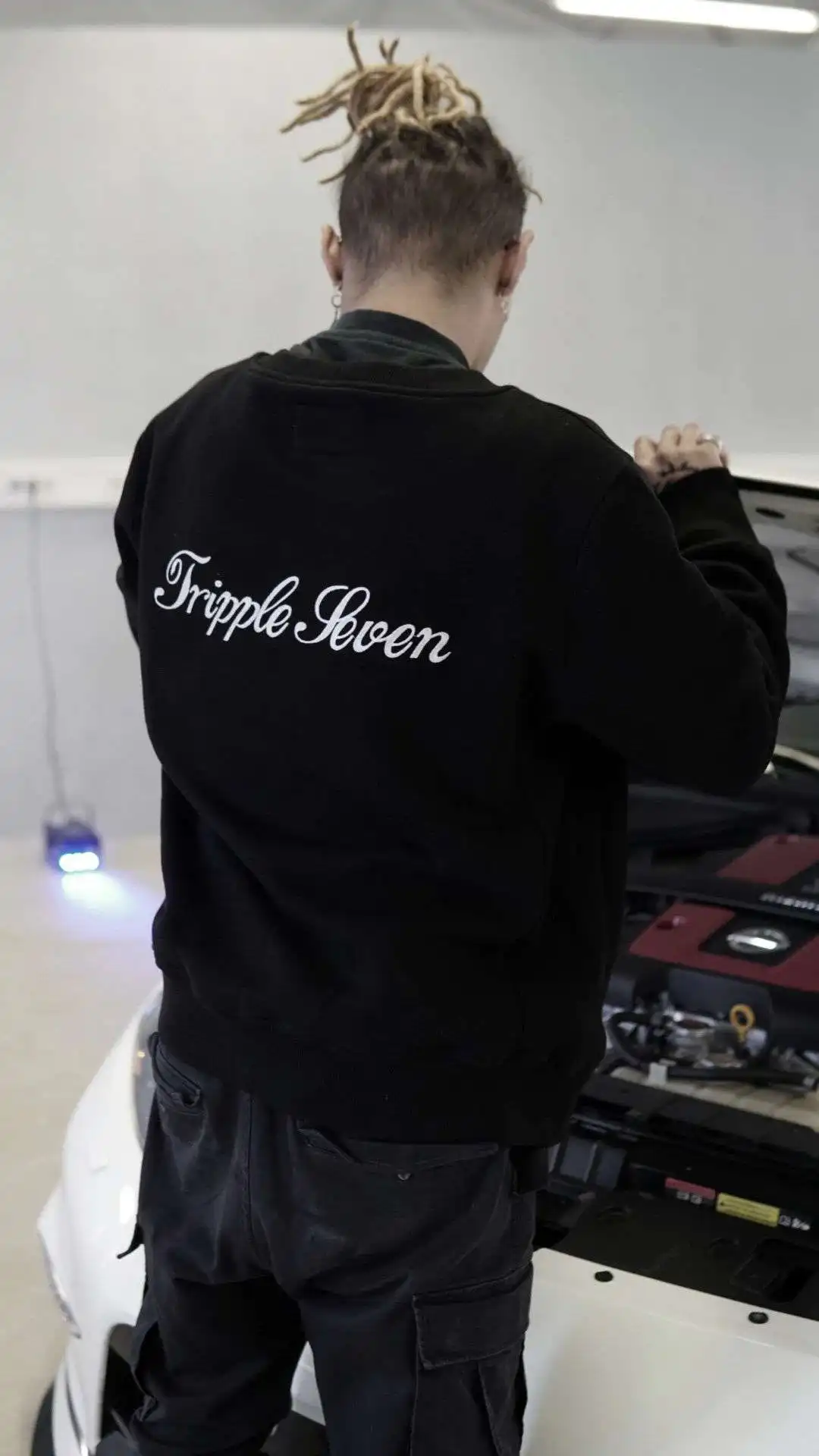 Blessed Sweater 3 Stylischer Christlicher Hoodie mit "Tripple Seven" Logo - Mode für Gläubige.