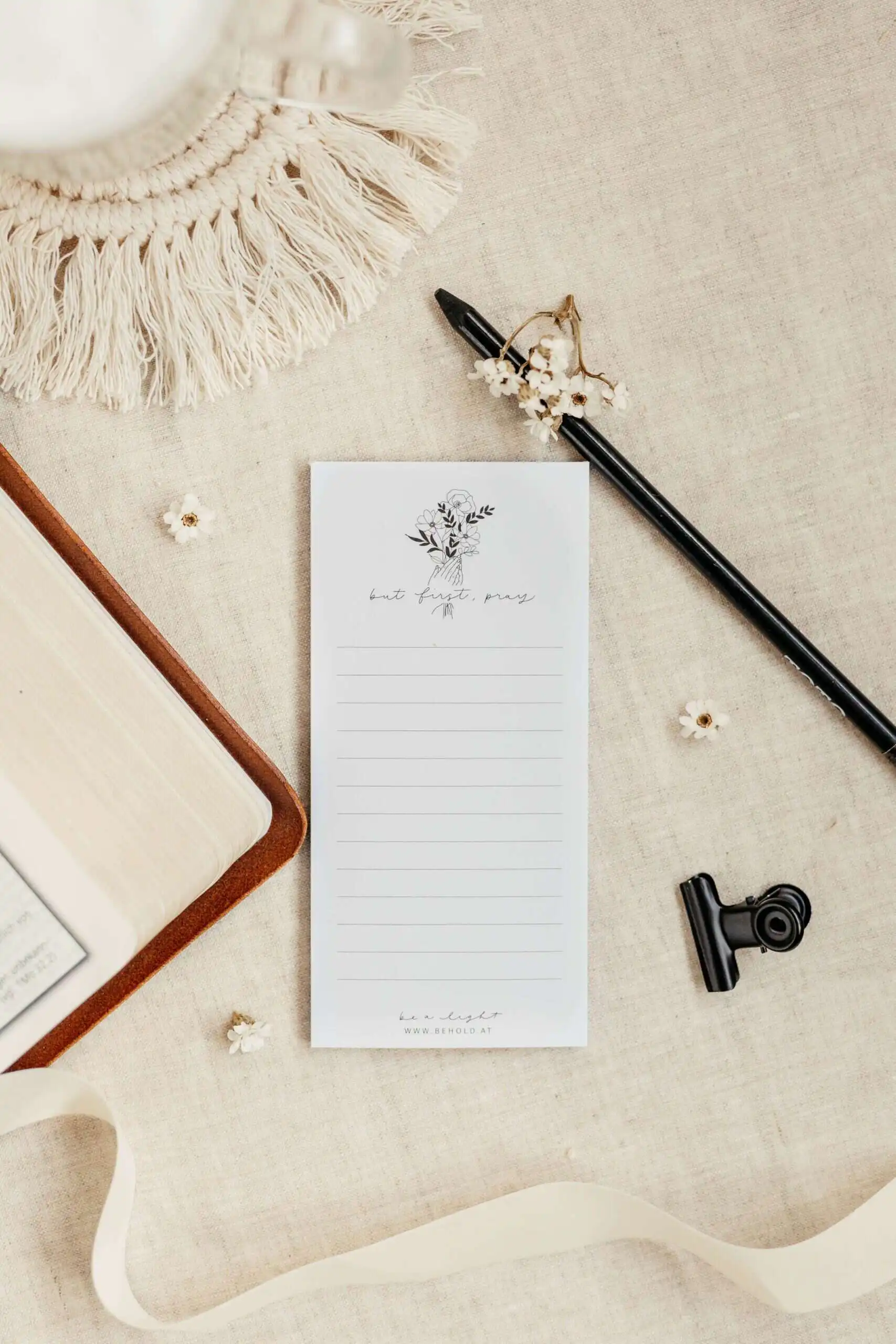 Gottesplaner mit Blumenmotiv und christlicher Message, christliche Kartenzubehör.