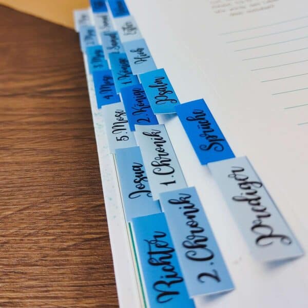 Glaubensplaner mit blauen Marken für christliche Marken auf mookho.de.