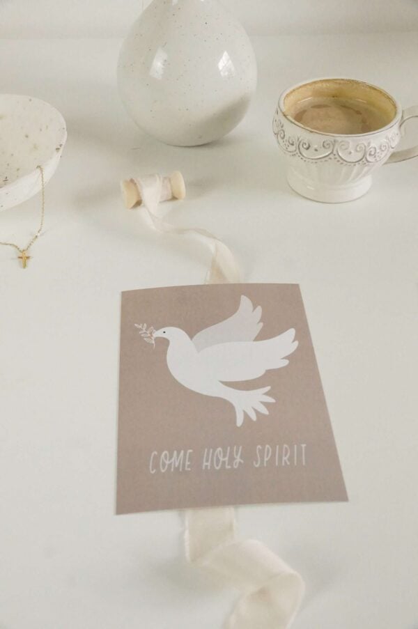 Himmlischer Friedensgruß mit Taubenmotiv und christlicher Botschaft, spiritueller Dekor.