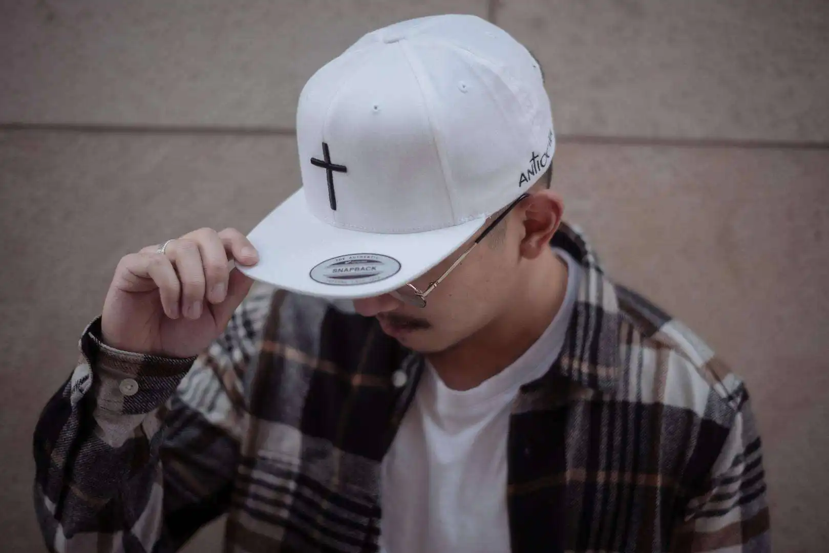 Modischer Christlicher Baseballcap mit Kreuzdesign, stilvoll und spirituell.