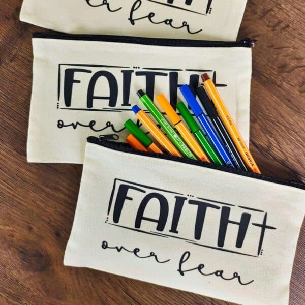 Inspirierende christliche Stofftaschen mit Glaubensmotiven für Christen, Gebet, Bibel.