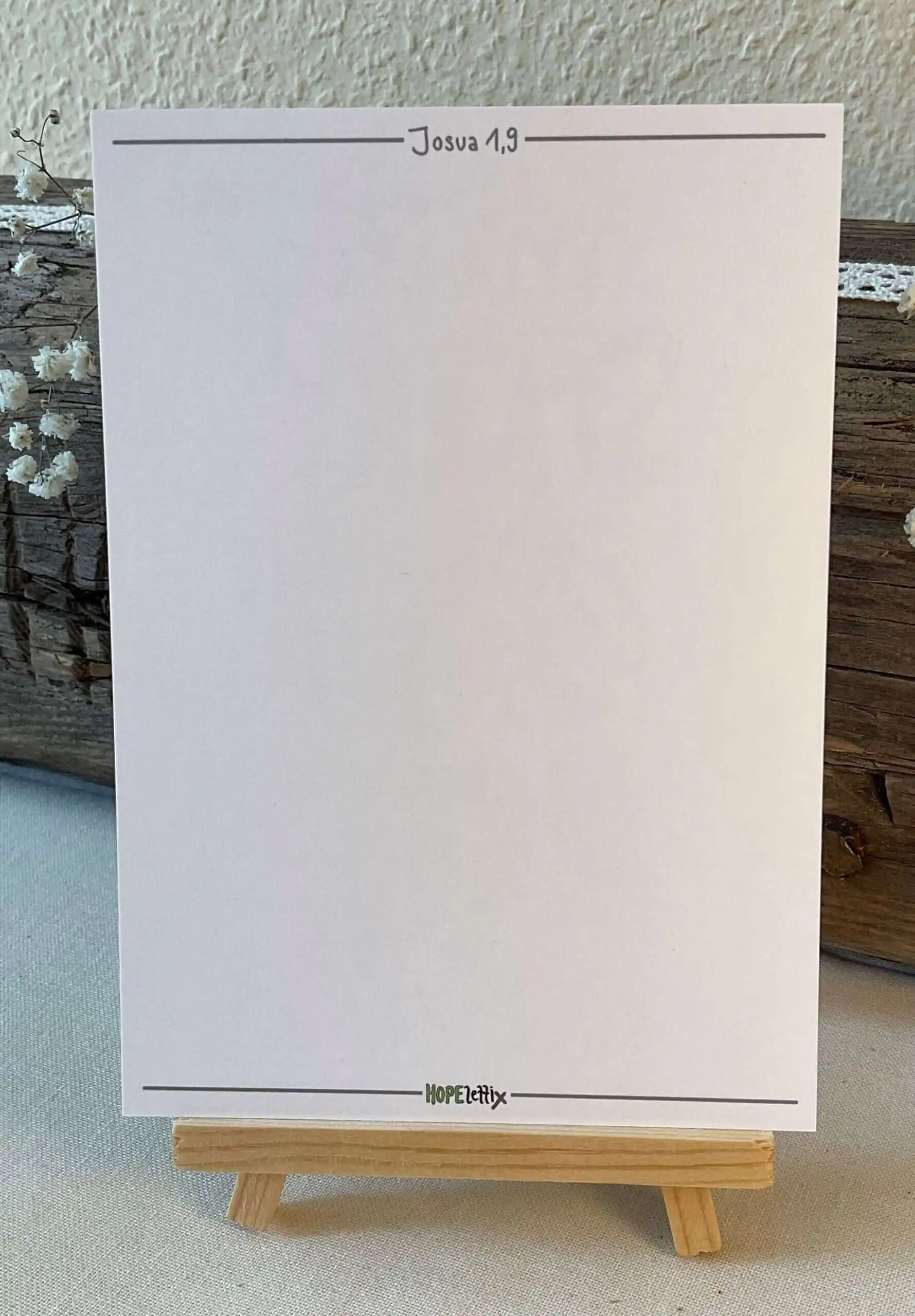 Karte Mutig und Stark 2 Inspirierendes christliches Zitat auf weißer Karte für Glaubensmomente.