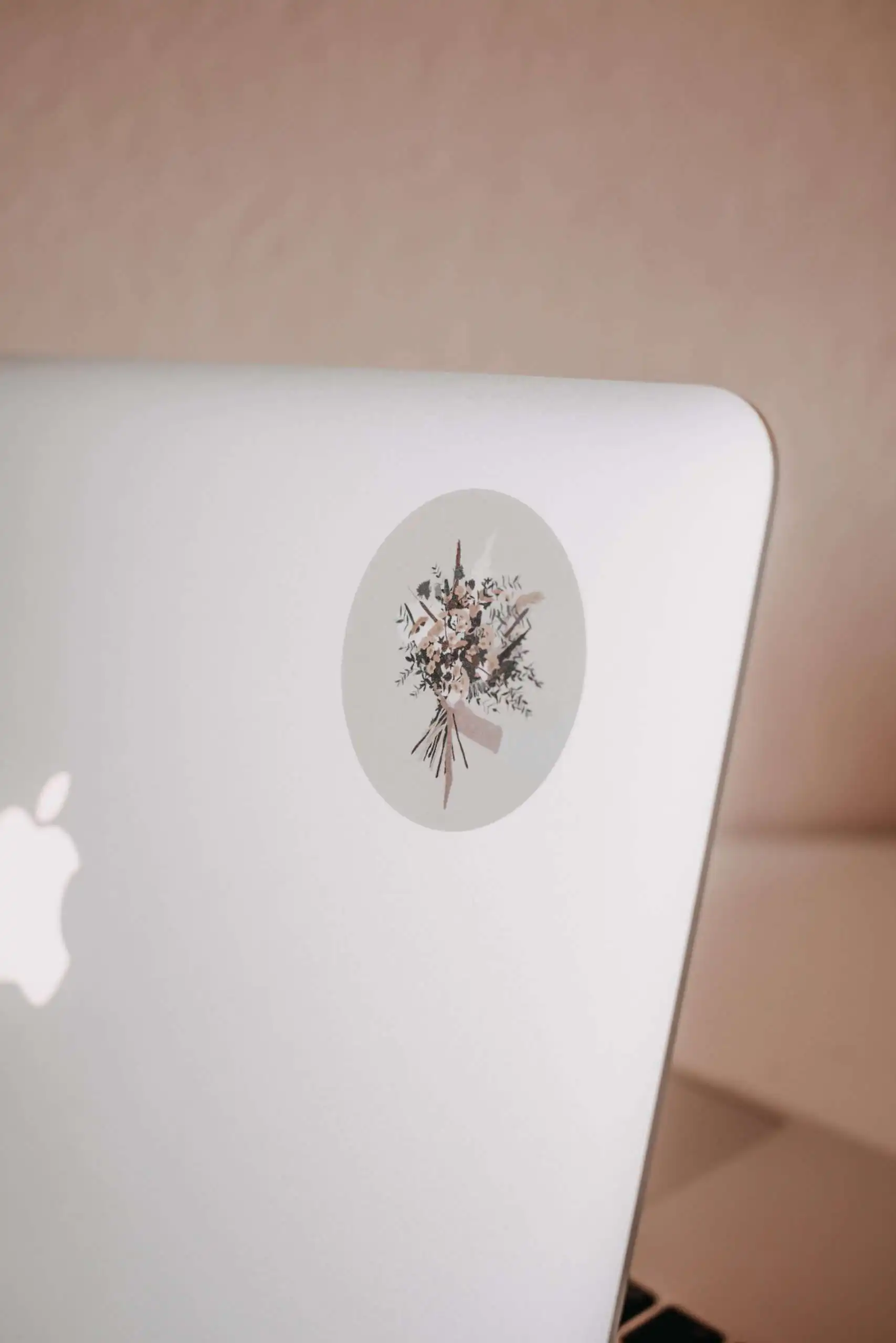 boho - Sticker 2 Blumenstrauß Sticker auf einem MacBook, christliche Marken, hoher Qualitätsstandard, Nachhaltigkeit.