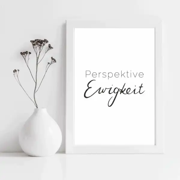 Zeitlose christliche Wanddekoration mit inspirierendem Spruch.