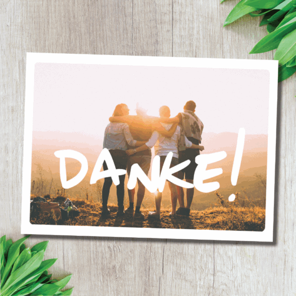 Dankbarkeit, christliche Gemeinschaft, Freunde, Natur, Sonnenuntergang, positive Stimmung, spirituelle Verbindung.