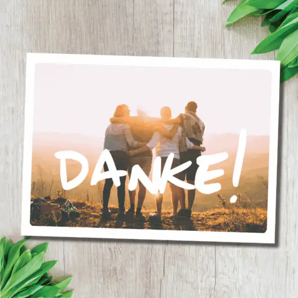 Dankbarkeit, christliche Gemeinschaft, Freunde, Natur, Sonnenuntergang, positive Stimmung, spirituelle Verbindung.