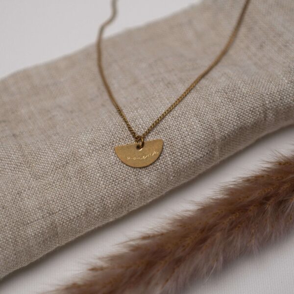 Personalisierte Goldkette mit Gravur, christliches Schmuckstück, Geschenkidee.