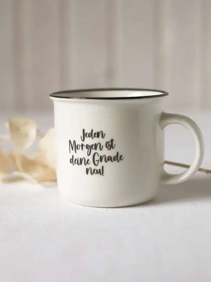 Tasse mit christlichem Spruch „Jeden Morgen ist deine Gnade neu!“.
