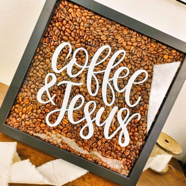 Kaffeebohnen Wandbild mit Jesus Schriftzug, christliches Dekor, religiöse Wandkunst, Geschenkidee.