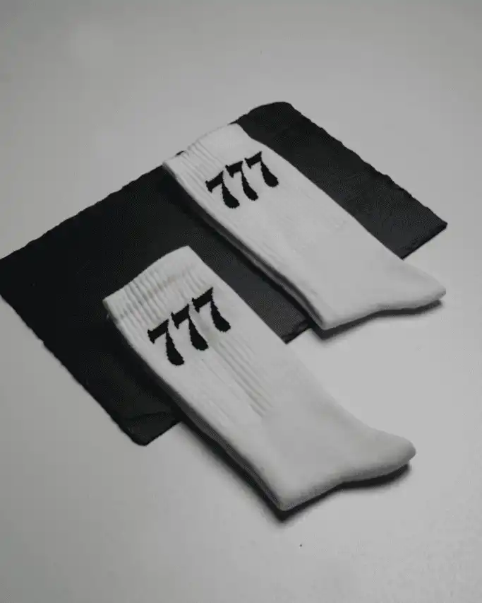 777 Socks 2 Glaubenssocken mit Bibelvers für christlichen Glauben, christliche Mode, christliche Sneakers.