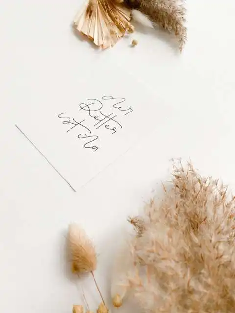 3er Set Christliche Postkarte | DIN A6 | der Retter ist da | Ostern 4 Elegante handgeschriebene Karte mit Dekoration aus Trockenblumen, christlich, stilvoll.