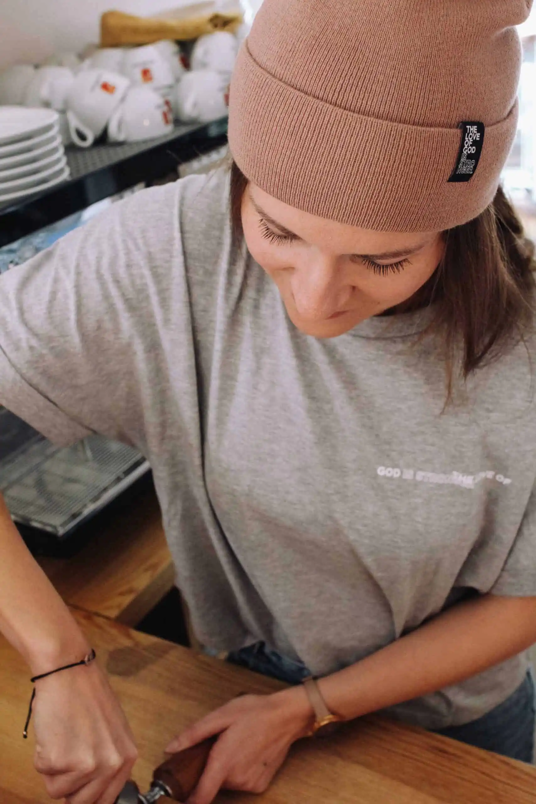 TLOGIS | Christliche Mütze – Classy Beanie – burgundy – unisex – Bio-Baumwolle 6 Gott ist mein Fels - Christliche Mode, Bibel-Shirts, christliches Merchandising.