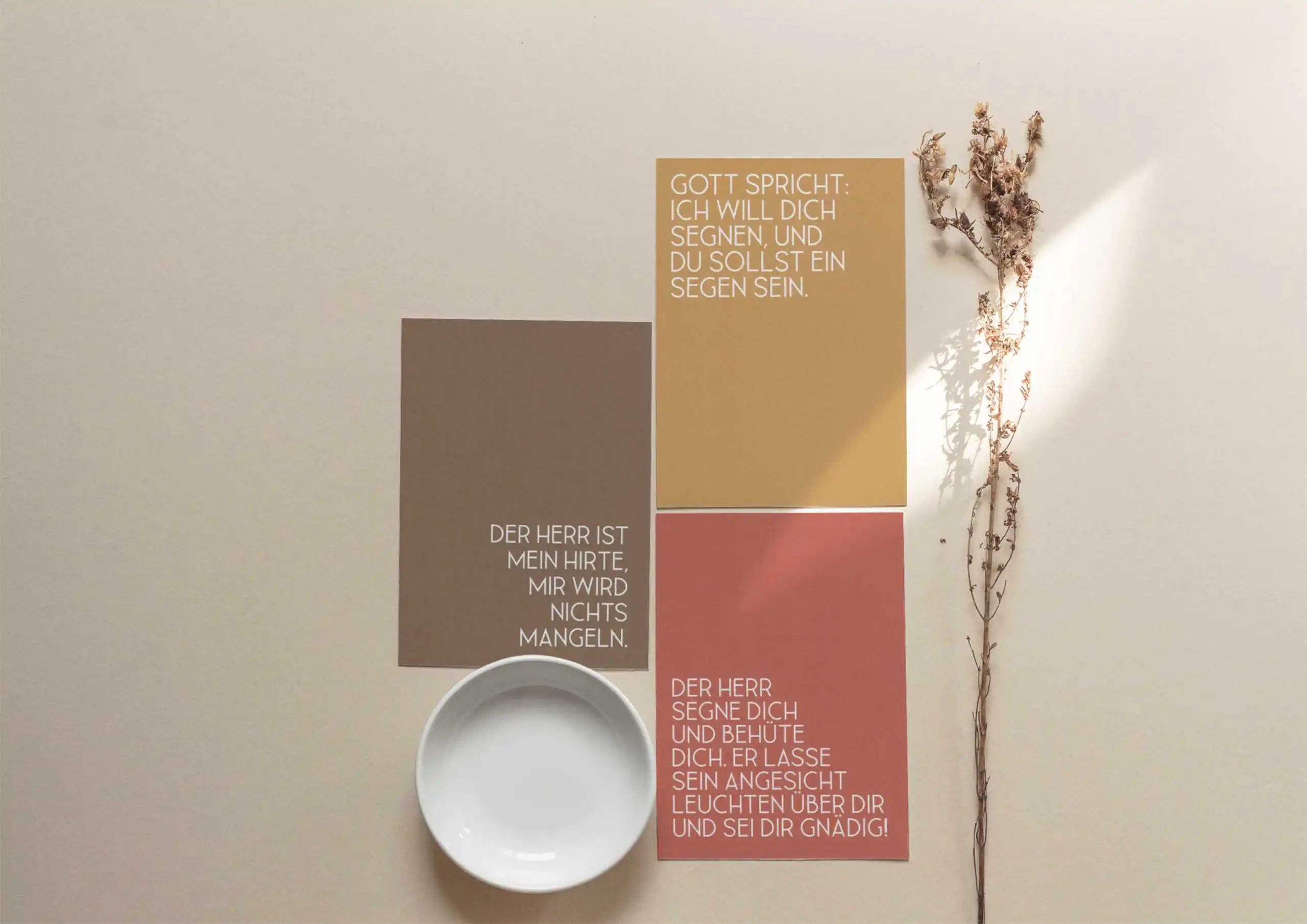Segenssprüche auf christlicher Wanddekoration, Inspiration für Glauben und Gebet.