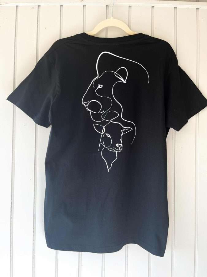 Schwarzes T-Shirt mit Lineart Löwe und Lamm