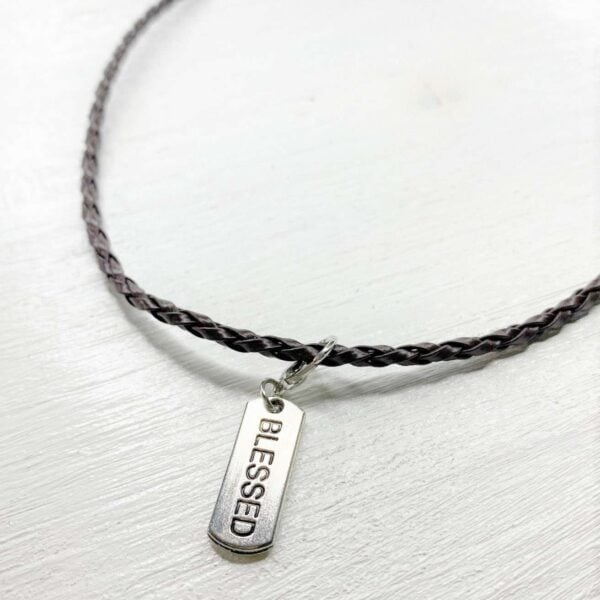 Glaube Schmuck Kette mit Anhänger BLESSED für christliche Inspiration und Glaubensgeschenke.