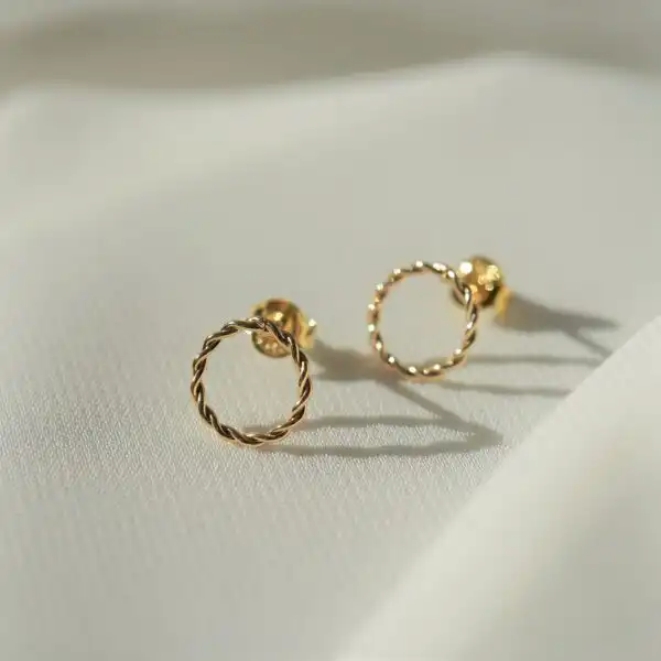 Eigelb Goldene kreisförmige Christliche Schmuckohrringe, hochwertiges Modeaccessoire.