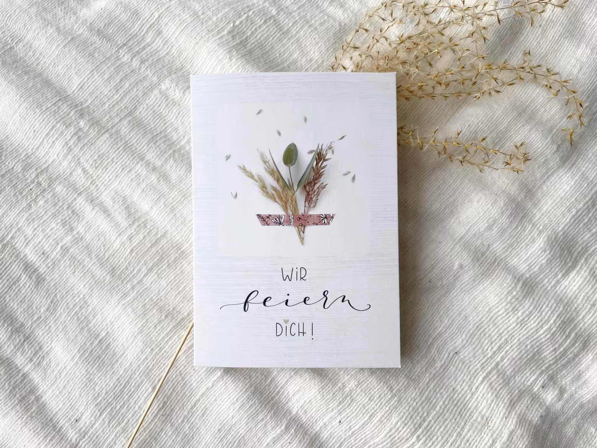 Feiern Sie christliche Feste mit inspirierenden Grußkarten und Dekorationen.