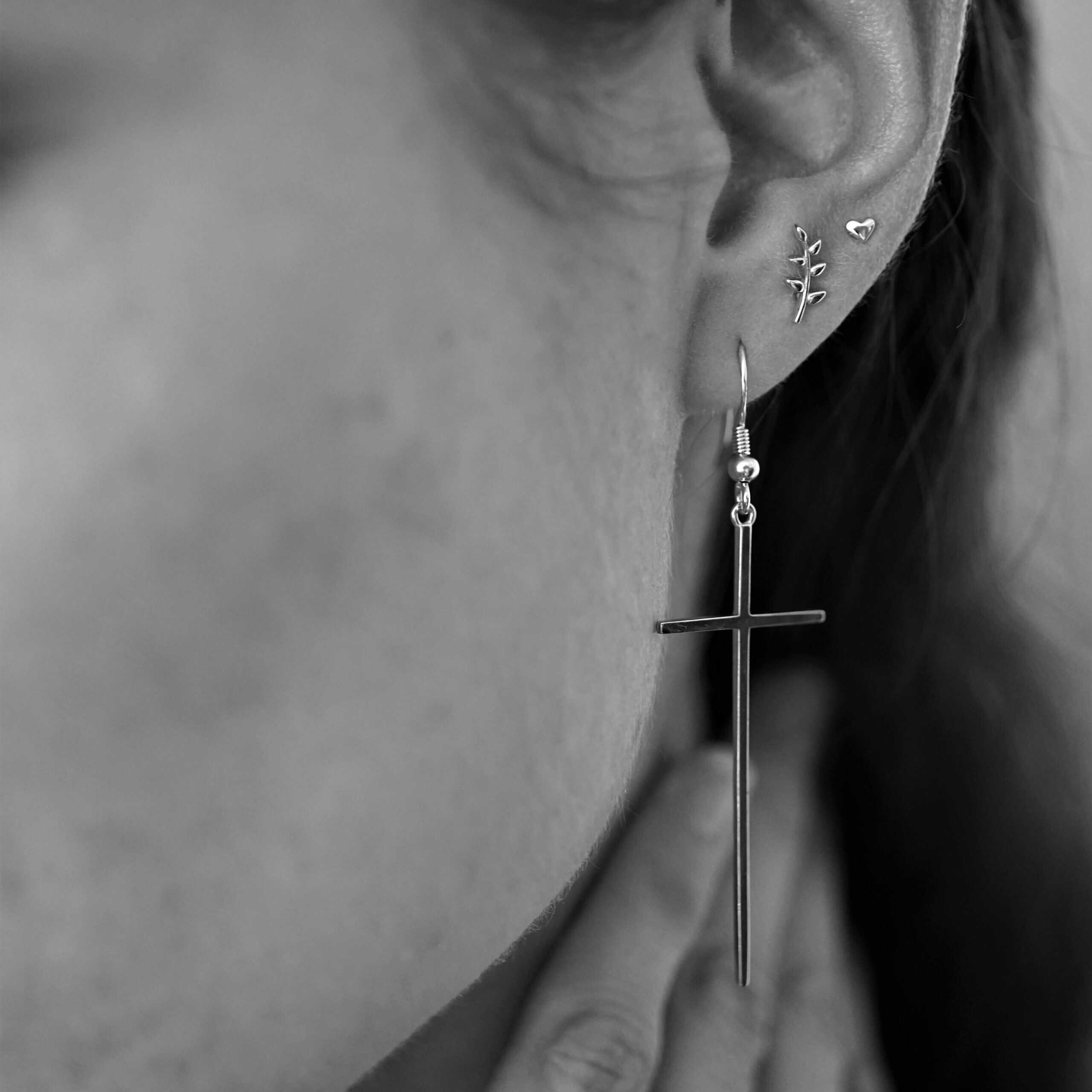 Leaf Mini | Christliche Ohrstecker – 925 Sterling Silber – Gold beschichtet 2 Schmuck mit religiösem Kreuz, christliche Ohrringe, nachhaltige Schmuckmarke, christliche Accessoires.