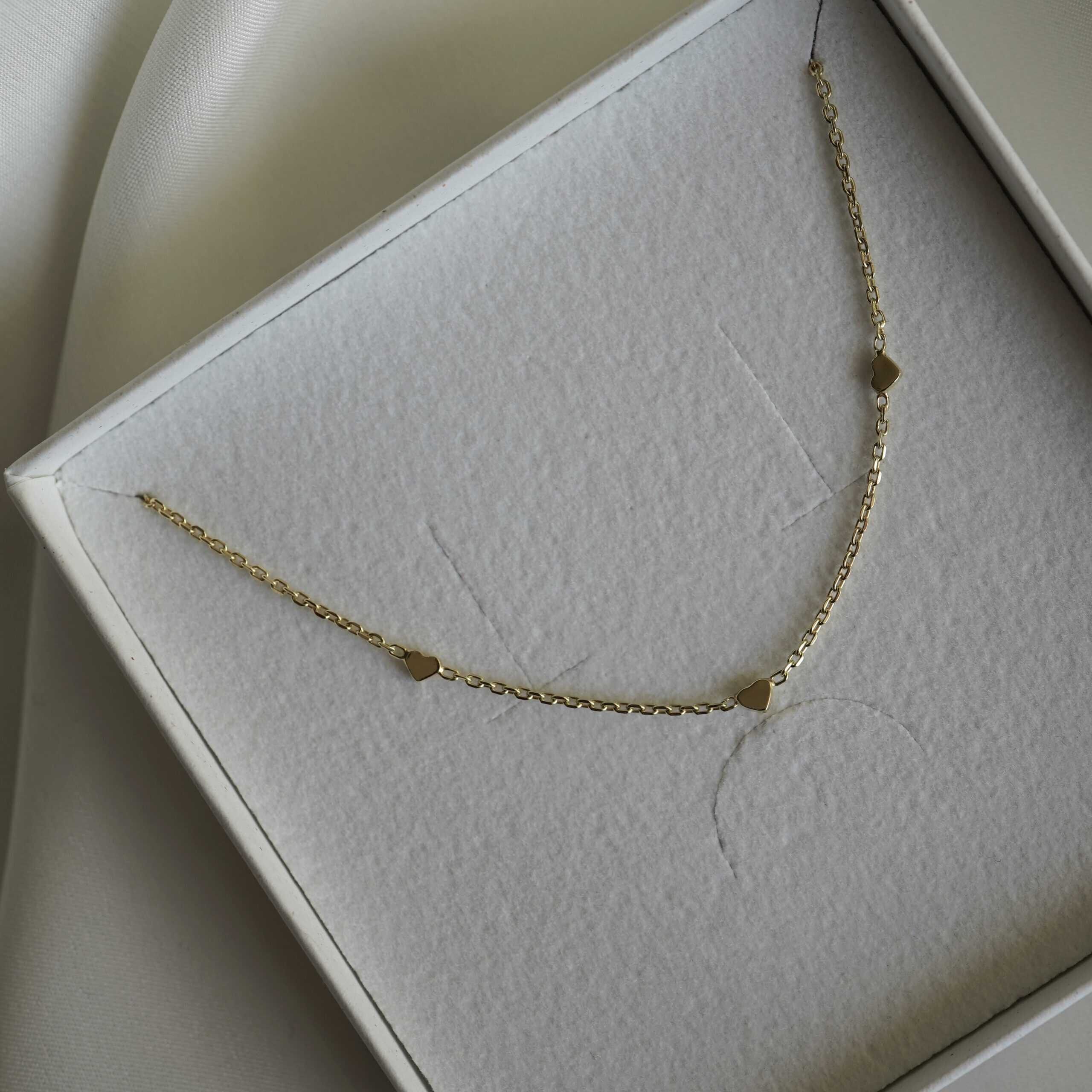 Endless Love | Christliche Kette – 925 Sterling Silber vergoldet – 42cm Länge – gold/roségold/silber 3 Feiner goldener Armreif mit Herzanhängern, christliches Schmuckstück für Frauen.