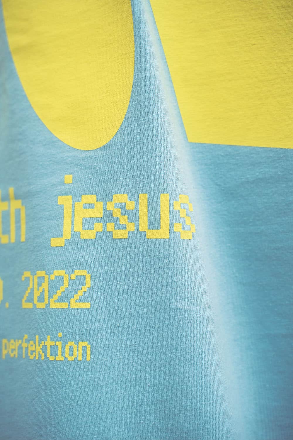 Lovely Rabbit Oversize Tee 5 Großes christliches T-Shirt mit pixelartigem Jesus und Datum 2022, christliche Marken.