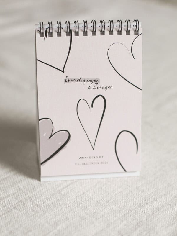 Glaube inspirierender christlicher Kalender mit Herzelementen für 2024.