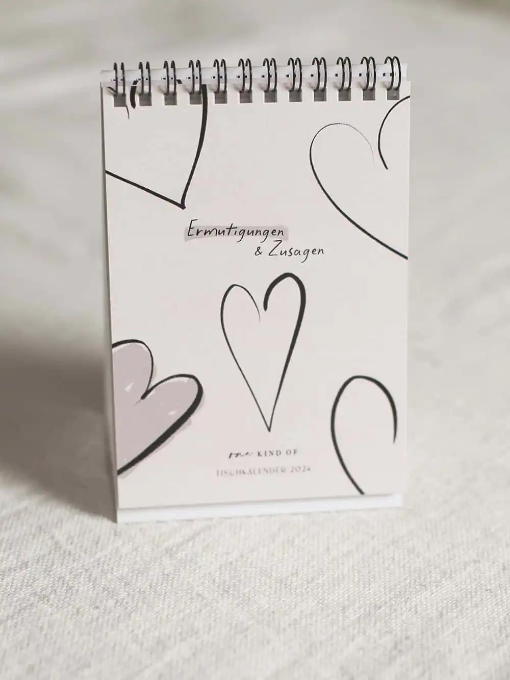 Glaube inspirierender christlicher Kalender mit Herzelementen für 2024.