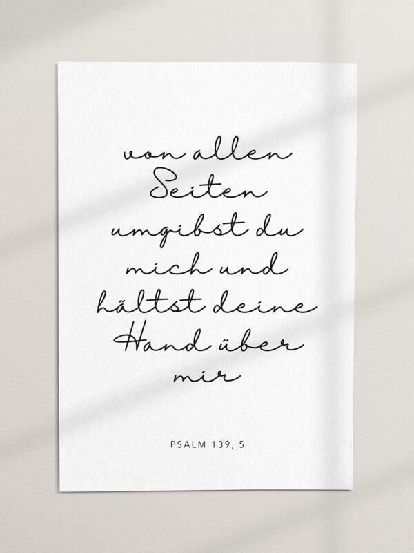 Freundliche, biblische Wanddekoration mit Psalm 139,5 in moderner Schrift für christliche Zuhause.