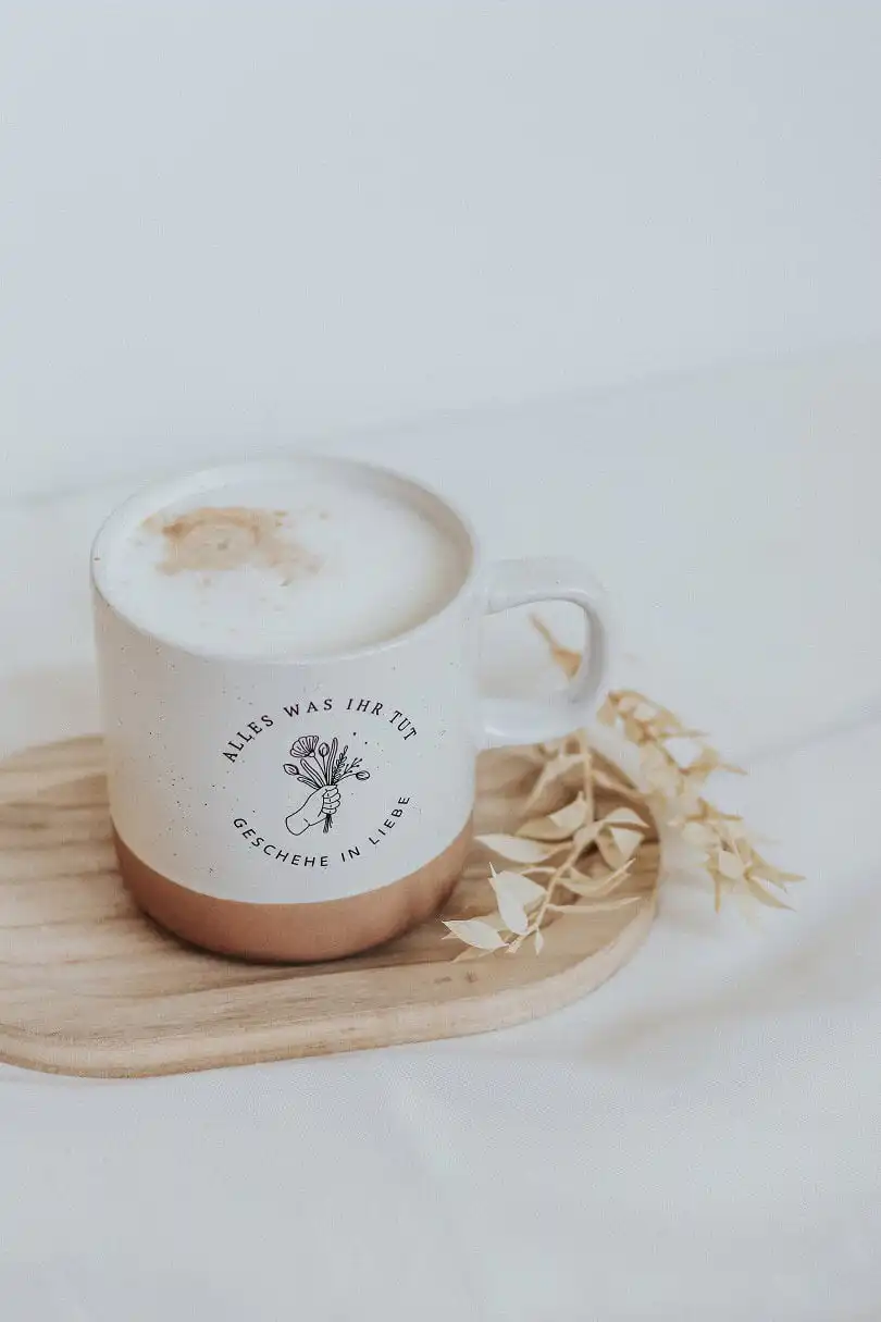 Keramikbecher • Jahreslosung 2024 • Alles, was ihr tut, geschehe in Liebe! 2 Glaube inspirierte Tasse mit Blumen und Zitat, religiöse Geschenkideen, christliche Marken.