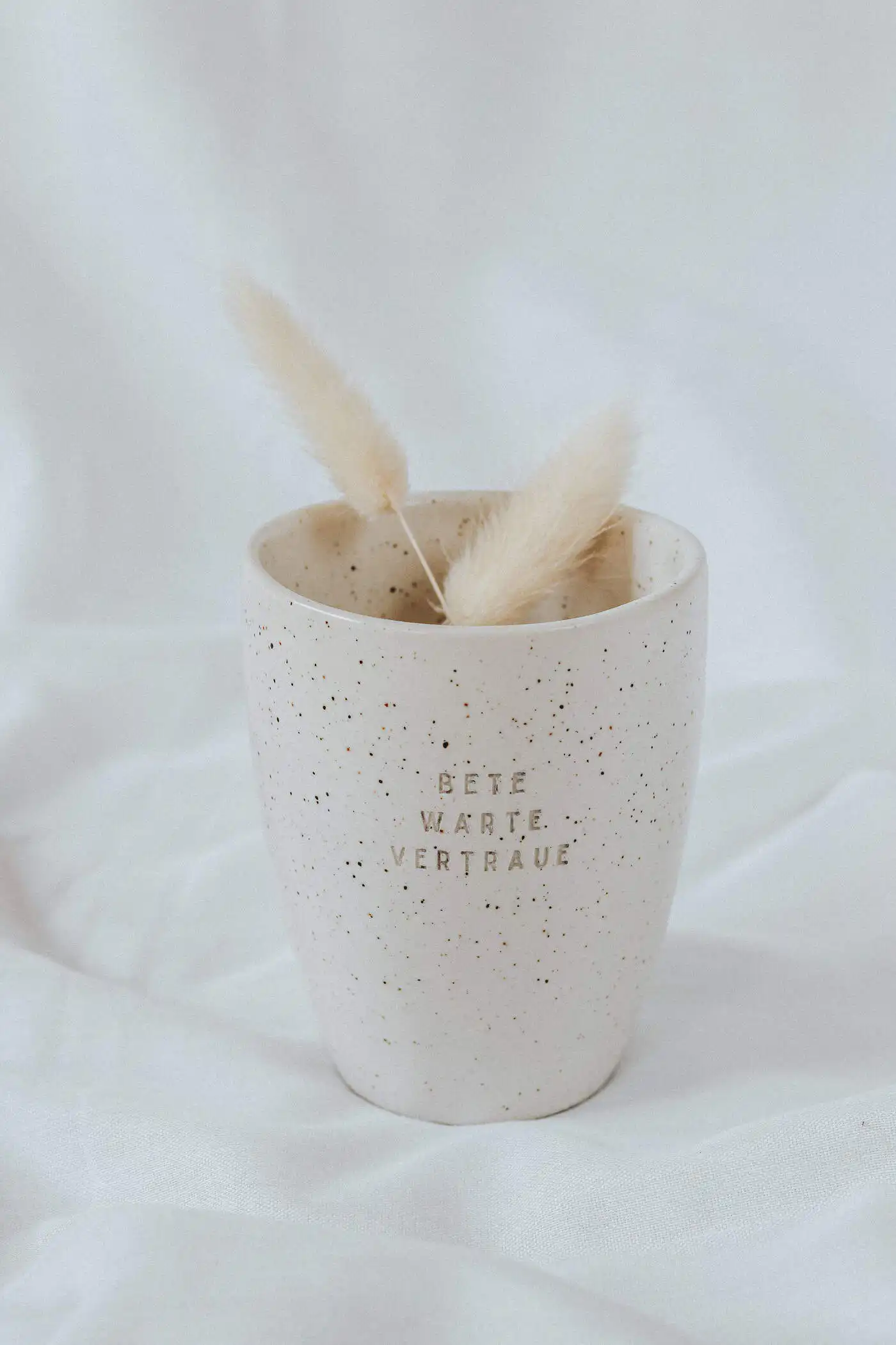 Kaffeebecher • Bete Warte Vertraue 4 Inspirierende christliche Kerze mit Spruch für Gebet und Meditation.