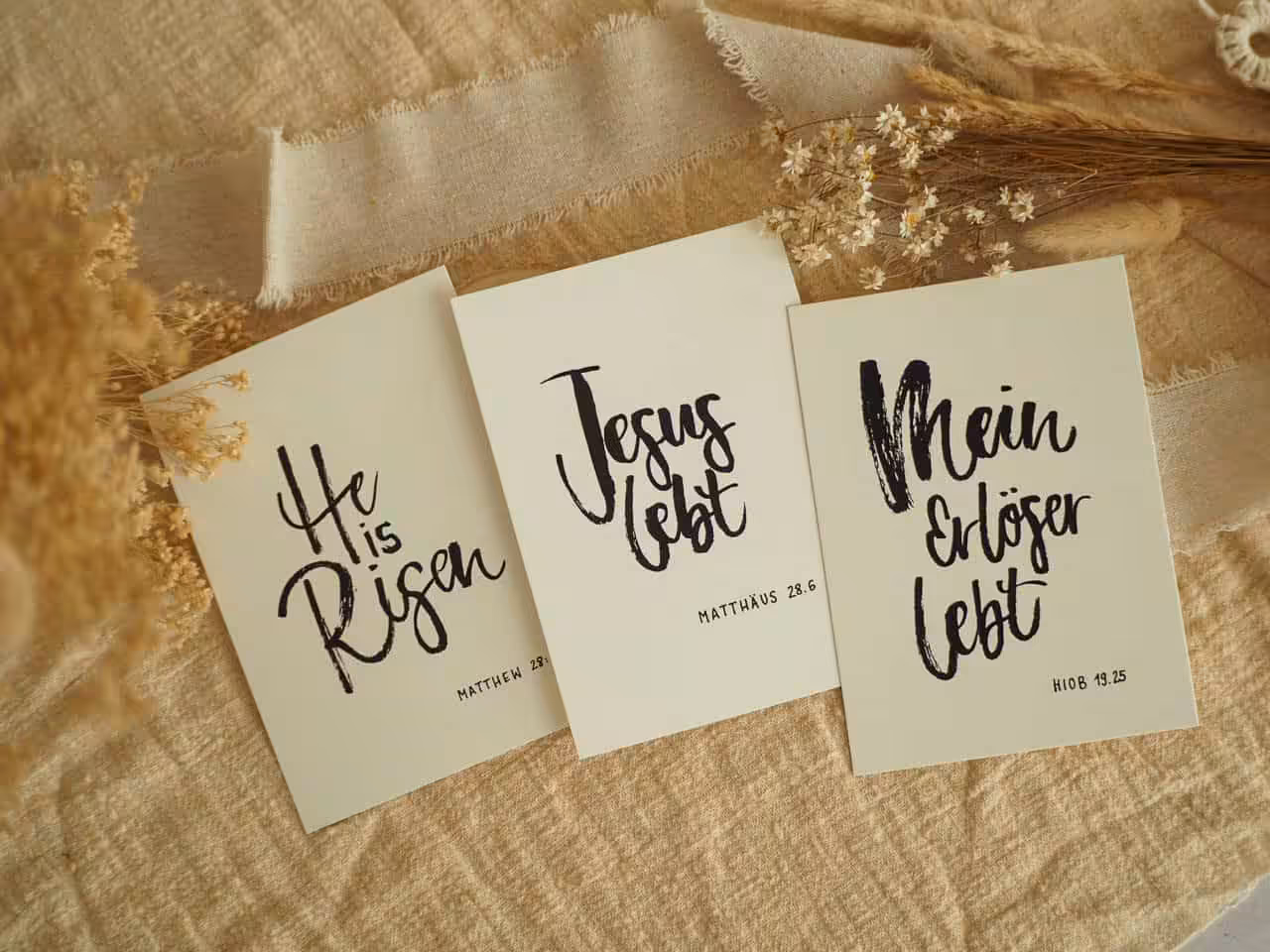 Segenssprüche auf christlich inspirierenden Karten, Bibelverse für Glauben und Hoffnung.