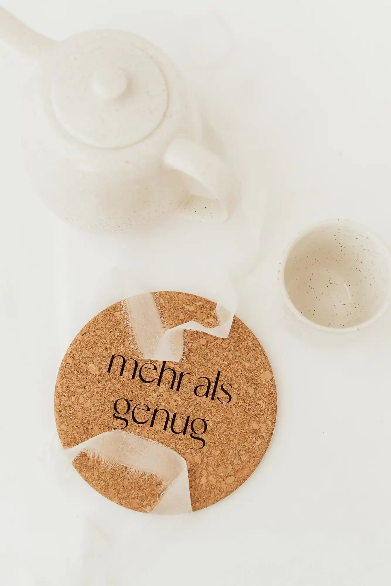 Nachhaltiger Korkuntersetzer mit inspirierendem Bibelvers für christliche Geschenke.