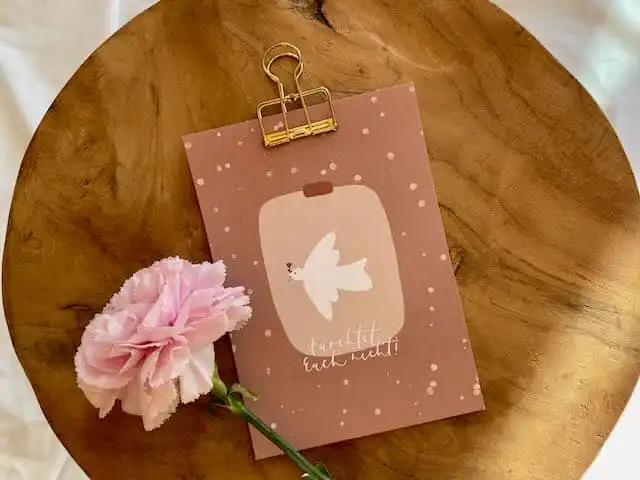 Friedliche christliche Grußkarte mit Taube, Geschenkidee, christliches Design, Mookho.de.