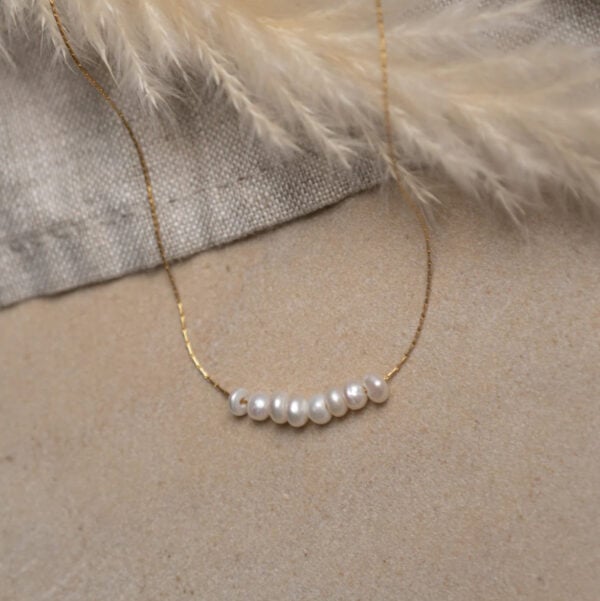 Edle Perlenkette mit Goldkette - Christliche Schmuckdesigns.