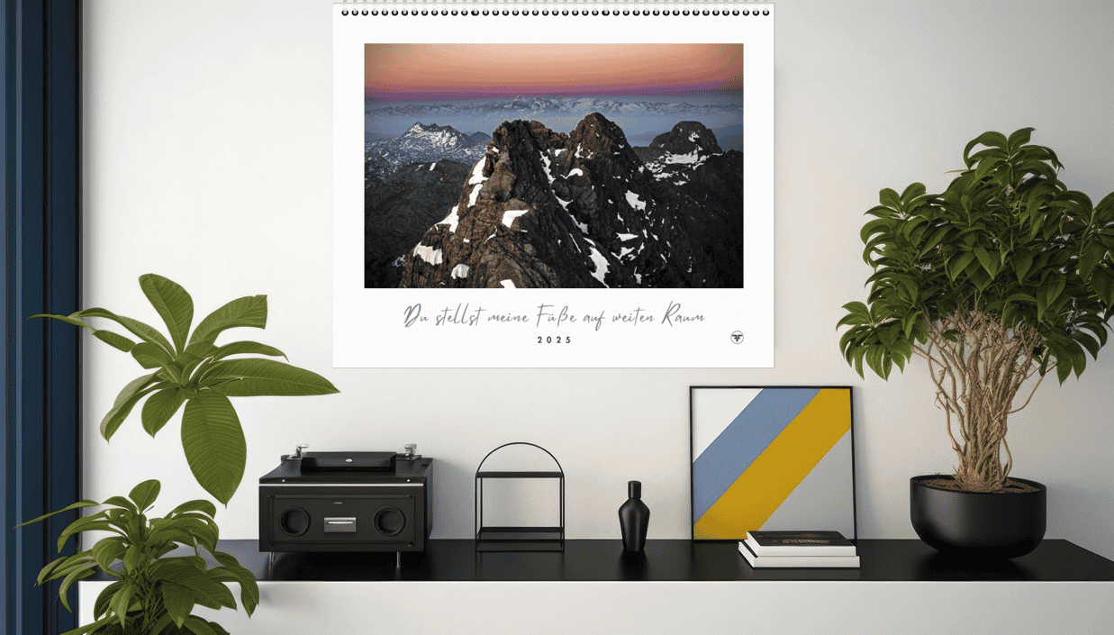 Design Kalender 2025 4 Himalaya-Gipfel bei Sonnenuntergang mit Schnee, alpine Berge, Natur, Bergwelt.