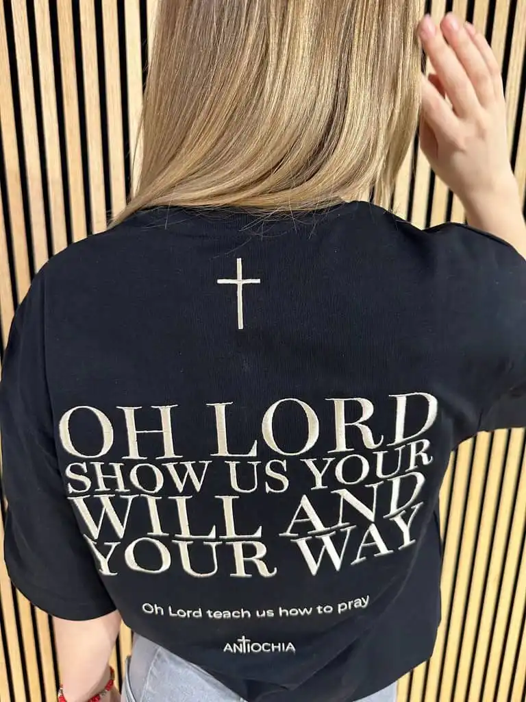 Segensreiche christliche Mode, bibeltrewer T-Shirt mit Gebetsmotiven, christliche Marken, religiöse Kleidung, christliche T-Shirts, Mode für Gläubige, christliche Botschaft, Onlineshop für christliche Marken, mookho.de, christliche Kleidung kaufen.