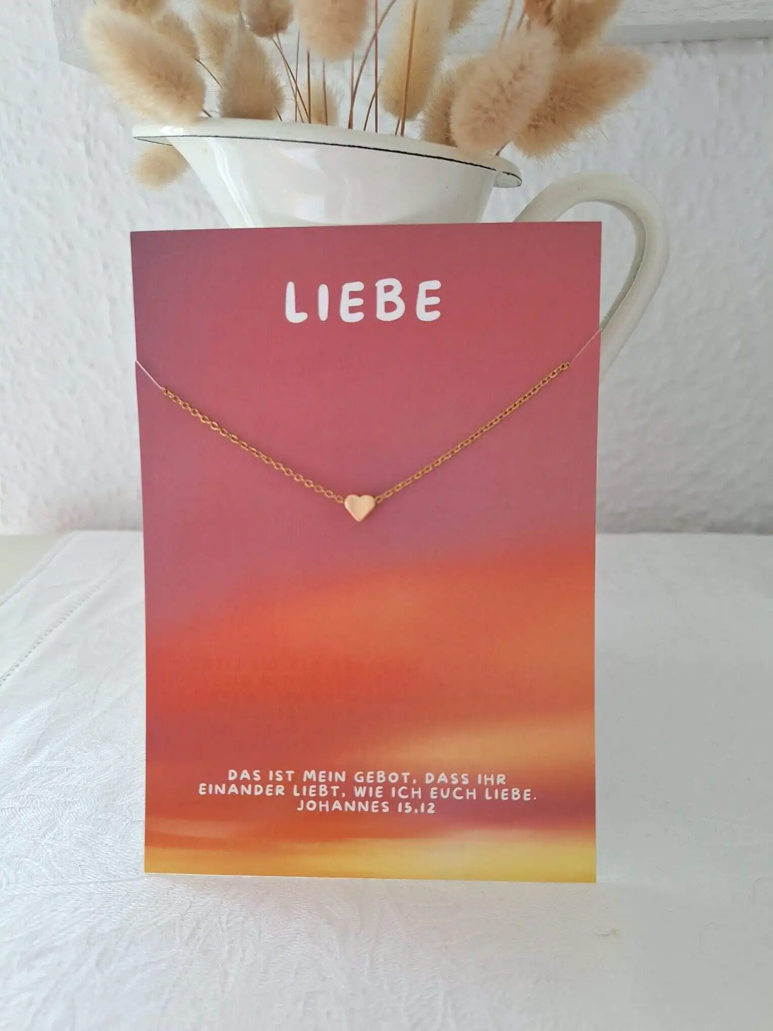 Liebe Schmuckkarte mit Herz-Anhänger für christliche Geschenke, Geschenkidee für Gläubige.