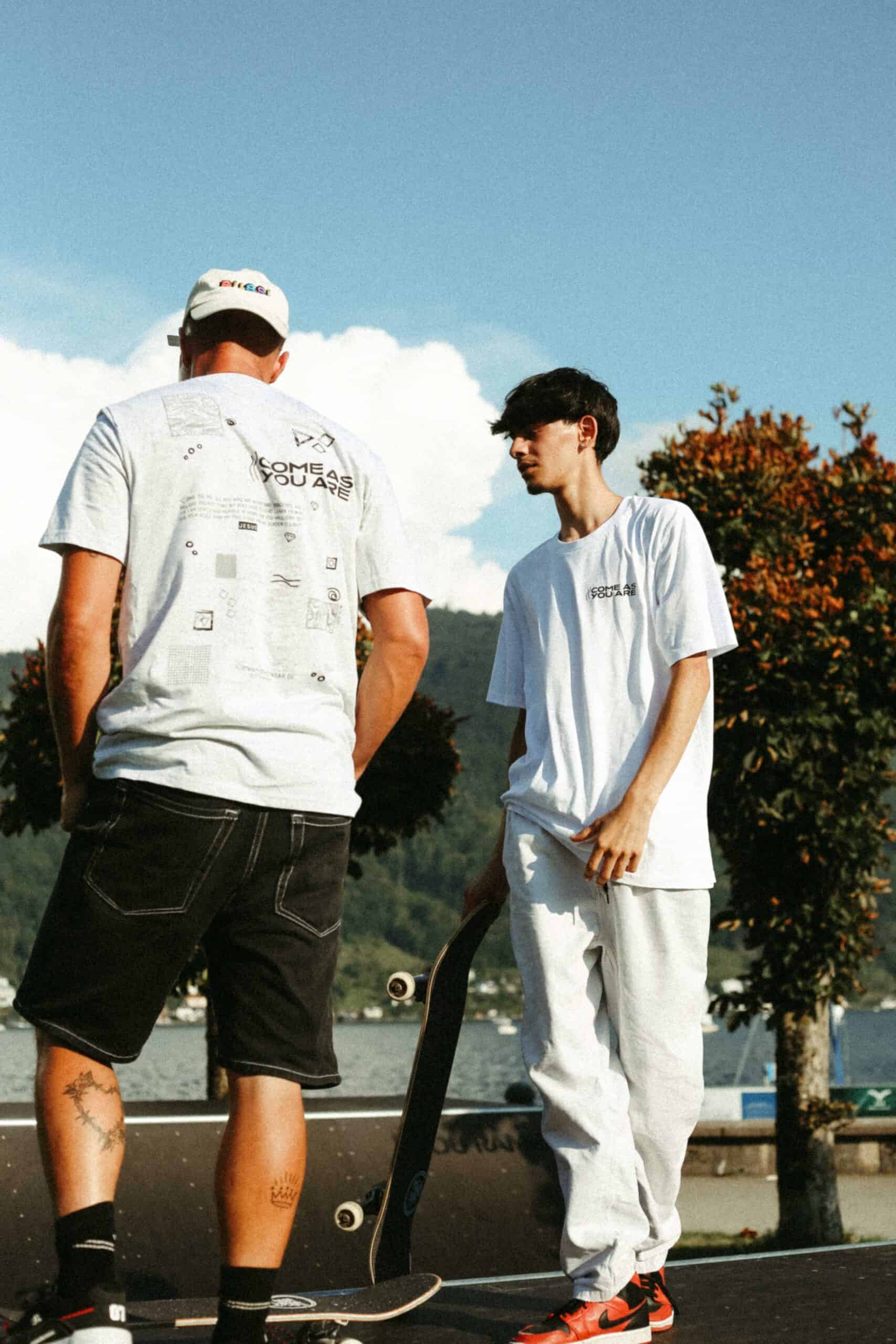 COME AS YOU ARE T-SHIRT GRAU 1 Inspirierende christliche Streetwear für junge Menschen auf mookho.de.