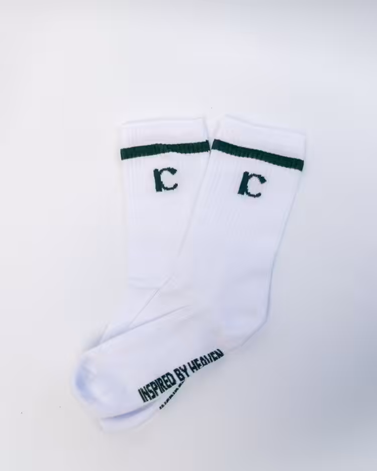Moderner christlicher Socke mit K und Motiv, ideal für christliche Marken.