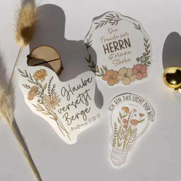 Glaubenssticker mit christlichen Zitaten und Blumenmotiven für Glaube und Inspiration.