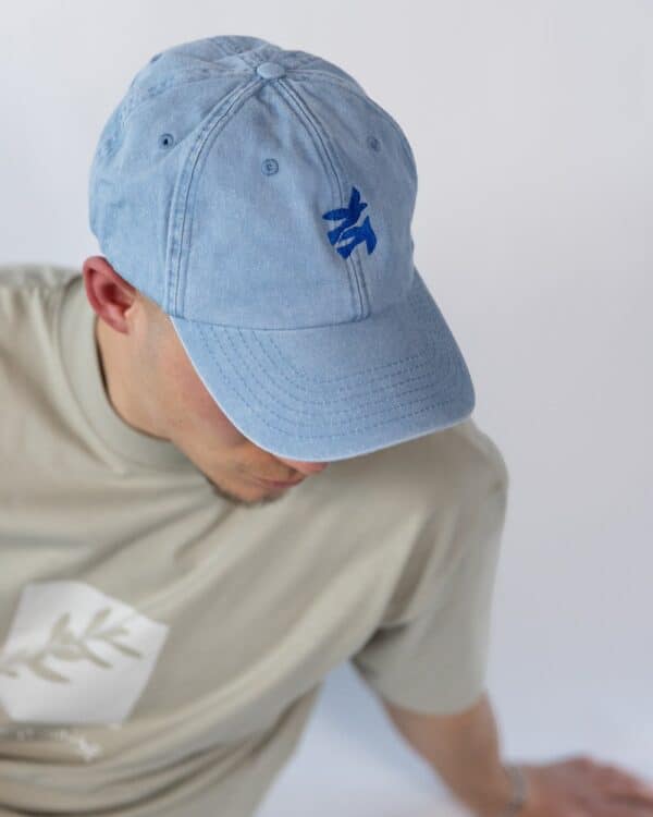 Moderner Cap mit christlichem Logo, nachhaltige Mode, christliche Marken, christliche Kleidung, religiöse Accessoires, Bibel inspiriert, christliche Mode, fair produzierte christliche Kleidung.