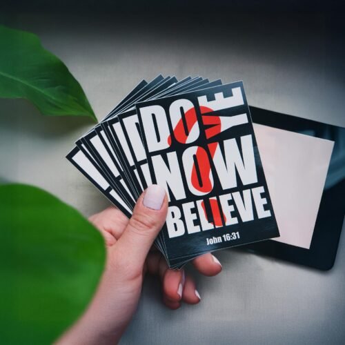 christliche Kleidung 10 Christliche Sticker – NOW BELIEVE | Bibelvers Aufkleber für Evangelisation, Gemeinde, Jugendgruppe und Alltag – wetterfest und ablösbar mookho