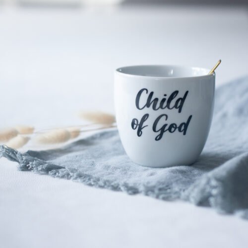 Christliche Tasse mit Spruch – stilvolle Keramiktasse Child of God von himmelhoch.art