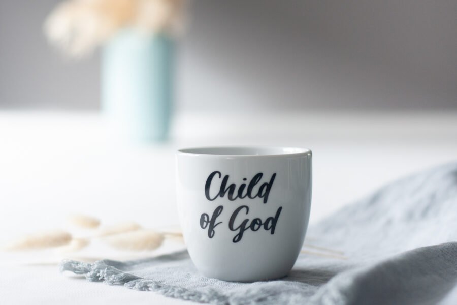 Christliche Tasse mit Spruch – stilvolle Keramiktasse Child of God von himmelhoch.art