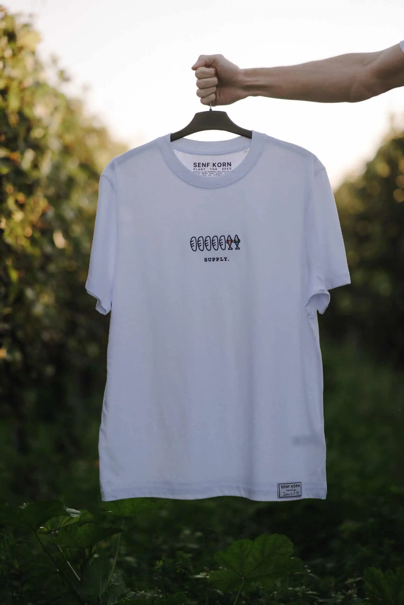 T-Shirt SUPPLY | Unisex 4 Hemde mit christlichem Design, T-Shirt mit Bibelmotiv, nachhaltige christliche Mode.