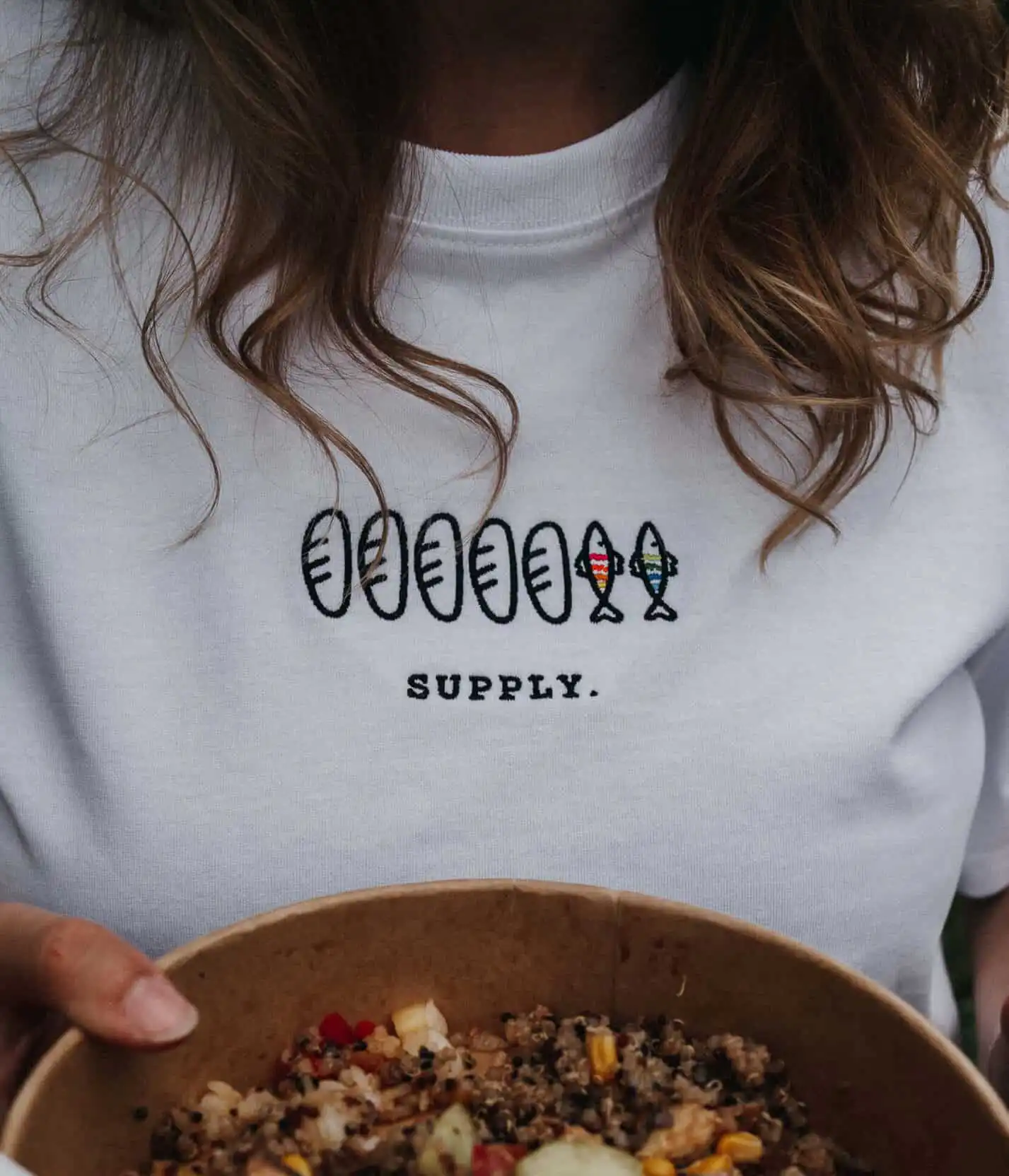 T-Shirt SUPPLY | Unisex 2 Modisches T-Shirt mit Bibelvers und religiösem Design, christliche Mode für Damen.